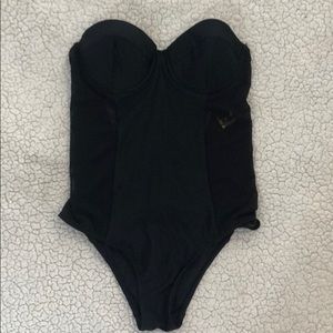Strapless one piece swimmy